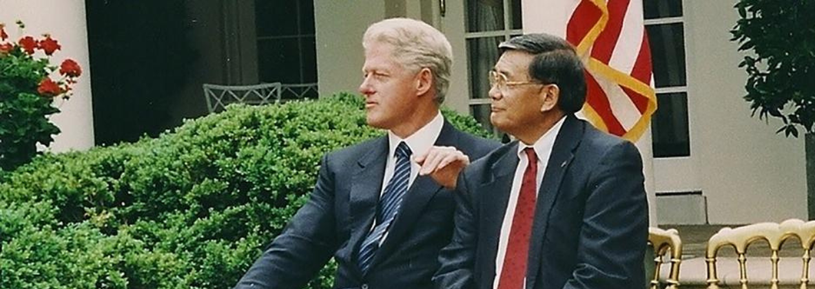 Norman Mineta sitting with President Clinton