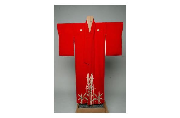 Red silk montsuki wedding kimono with details on the bottom on display on a mannequin