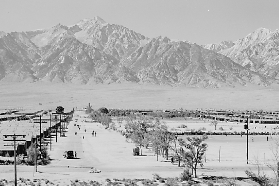 写真　Ansel Adams「第二次世界大戦中のマンザナー強制収容所」 写真 Ansel Adams「第二次世界大戦中のマンザナー強制収容所