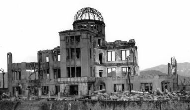 Under a Mushroom Cloud: Hiroshima, Nagasaki, and the Atomic Bomb