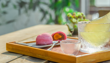 tray of mochi and bottle of mixed drink